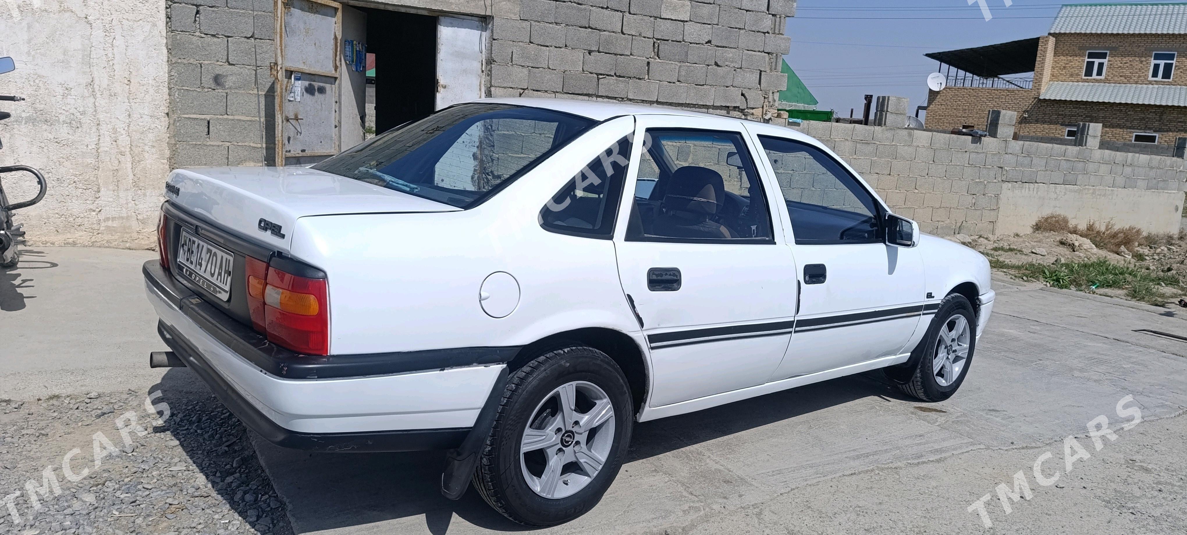 Opel Vectra 1992 - 34 000 TMT - Бахарден - img 3