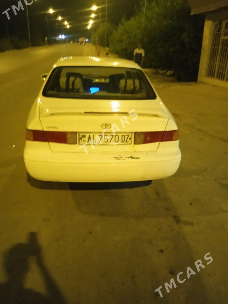 Toyota Camry 1998 - 100 000 TMT - Акдепе - img 2