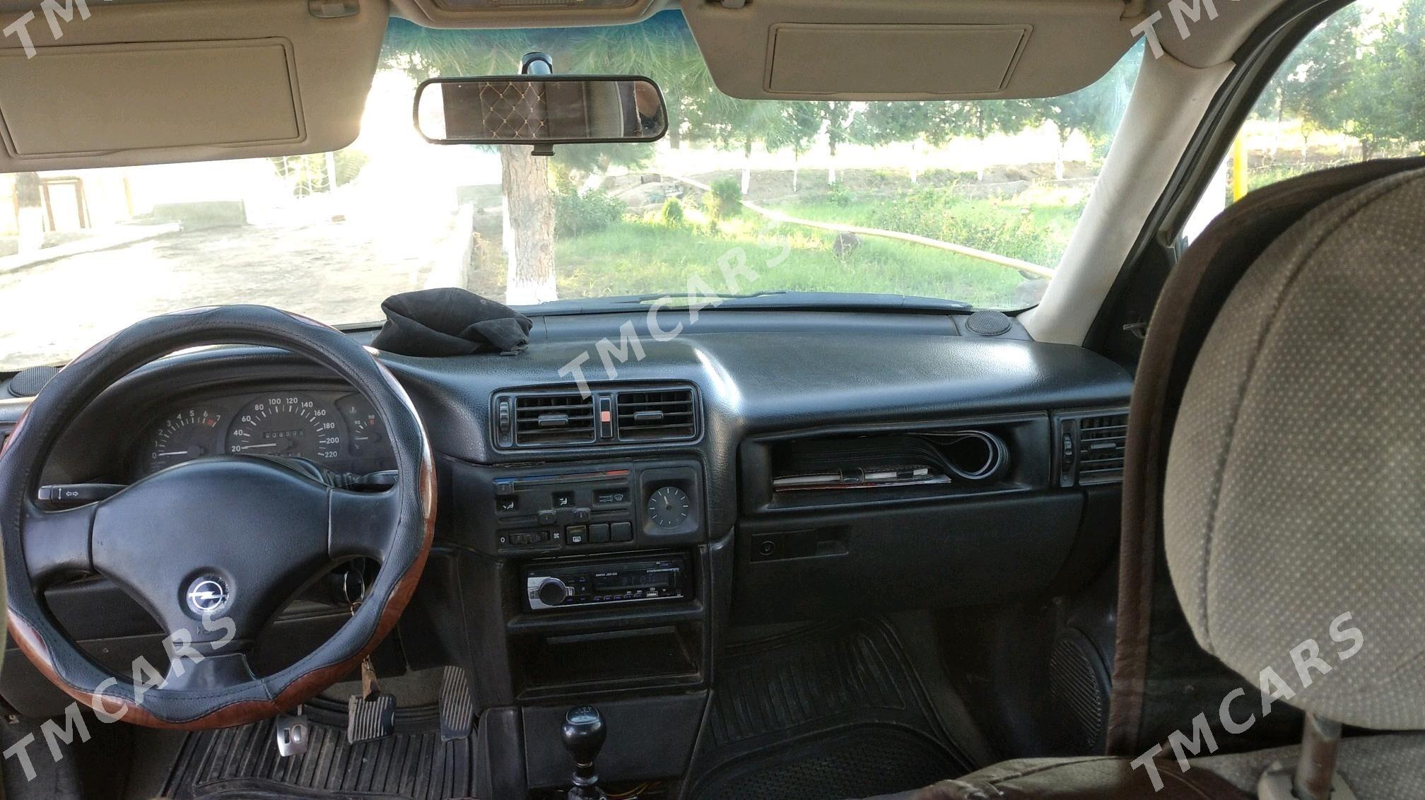 Opel Vectra 1993 - 32 000 TMT - Фарап - img 4