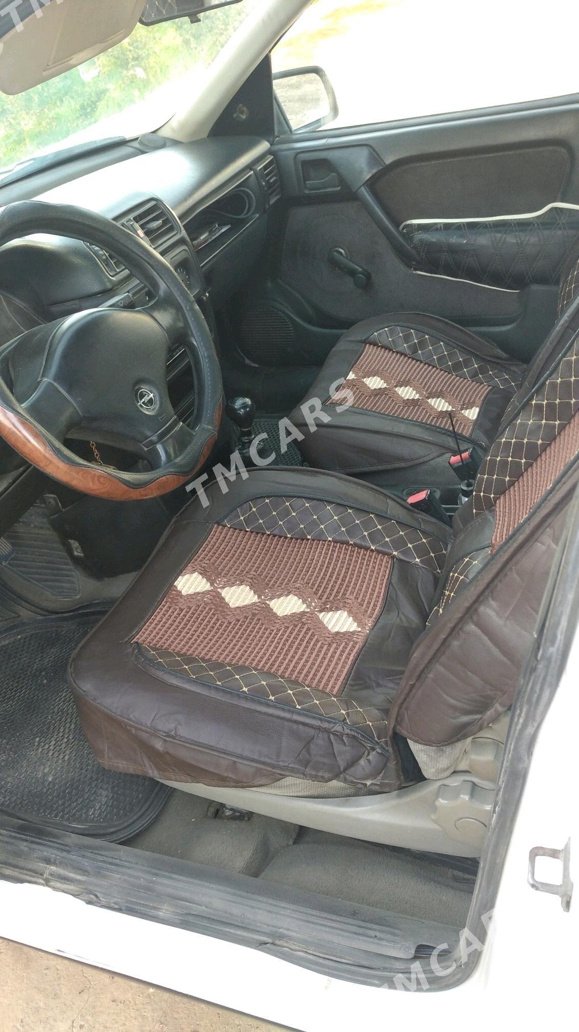 Opel Vectra 1993 - 32 000 TMT - Фарап - img 3
