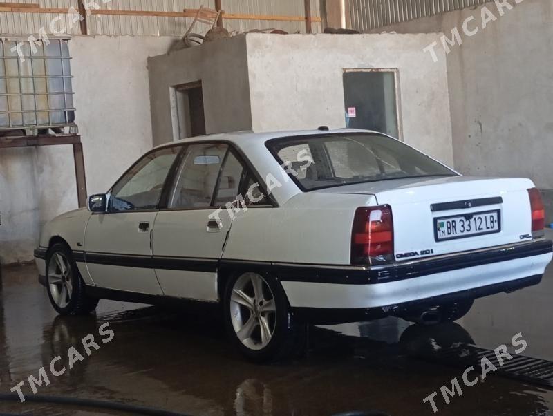 Opel Omega 1991 - 25 000 TMT - Чарджоу - img 3