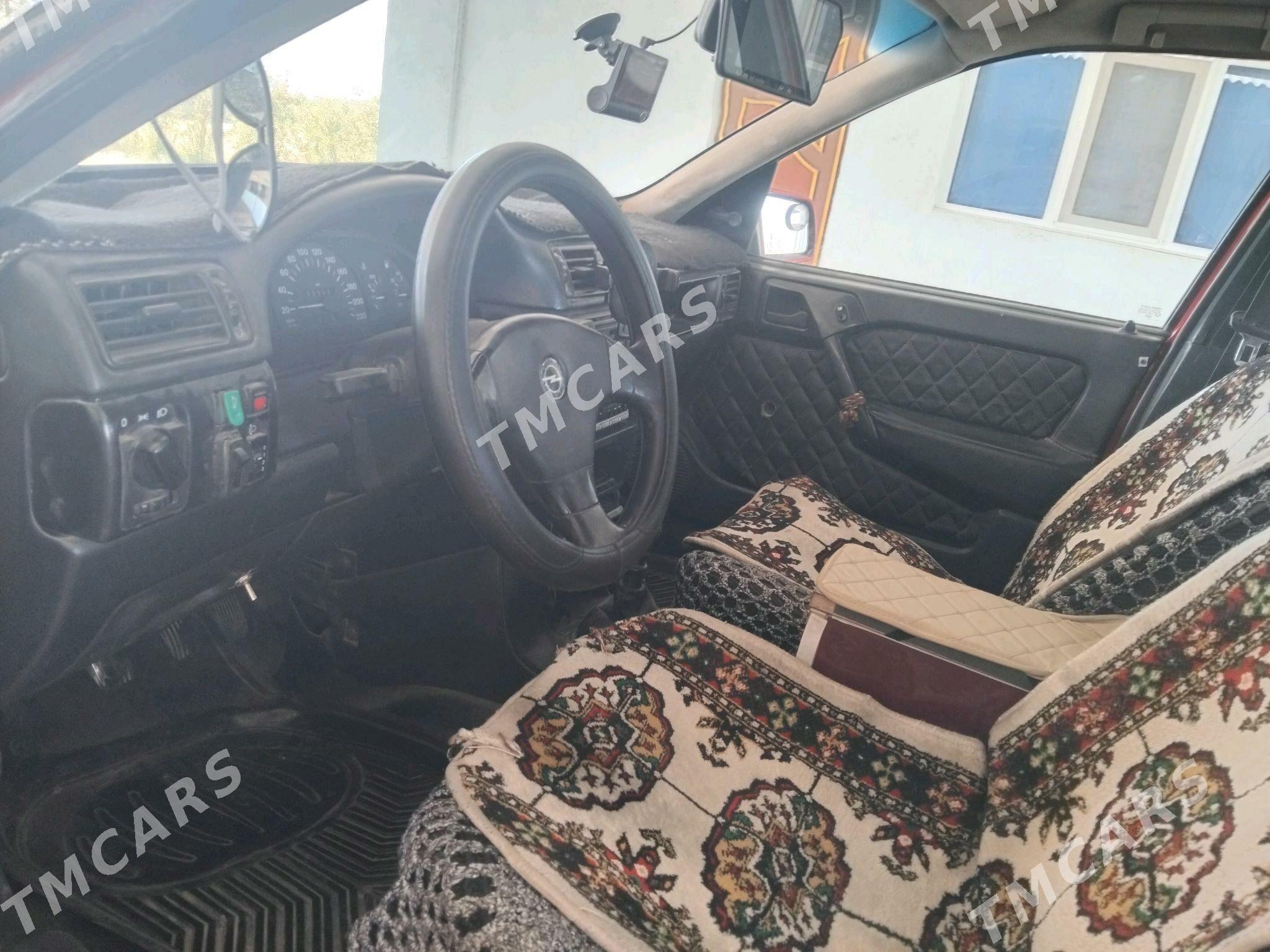 Opel Vectra 1990 - 28 000 TMT - Murgap - img 3