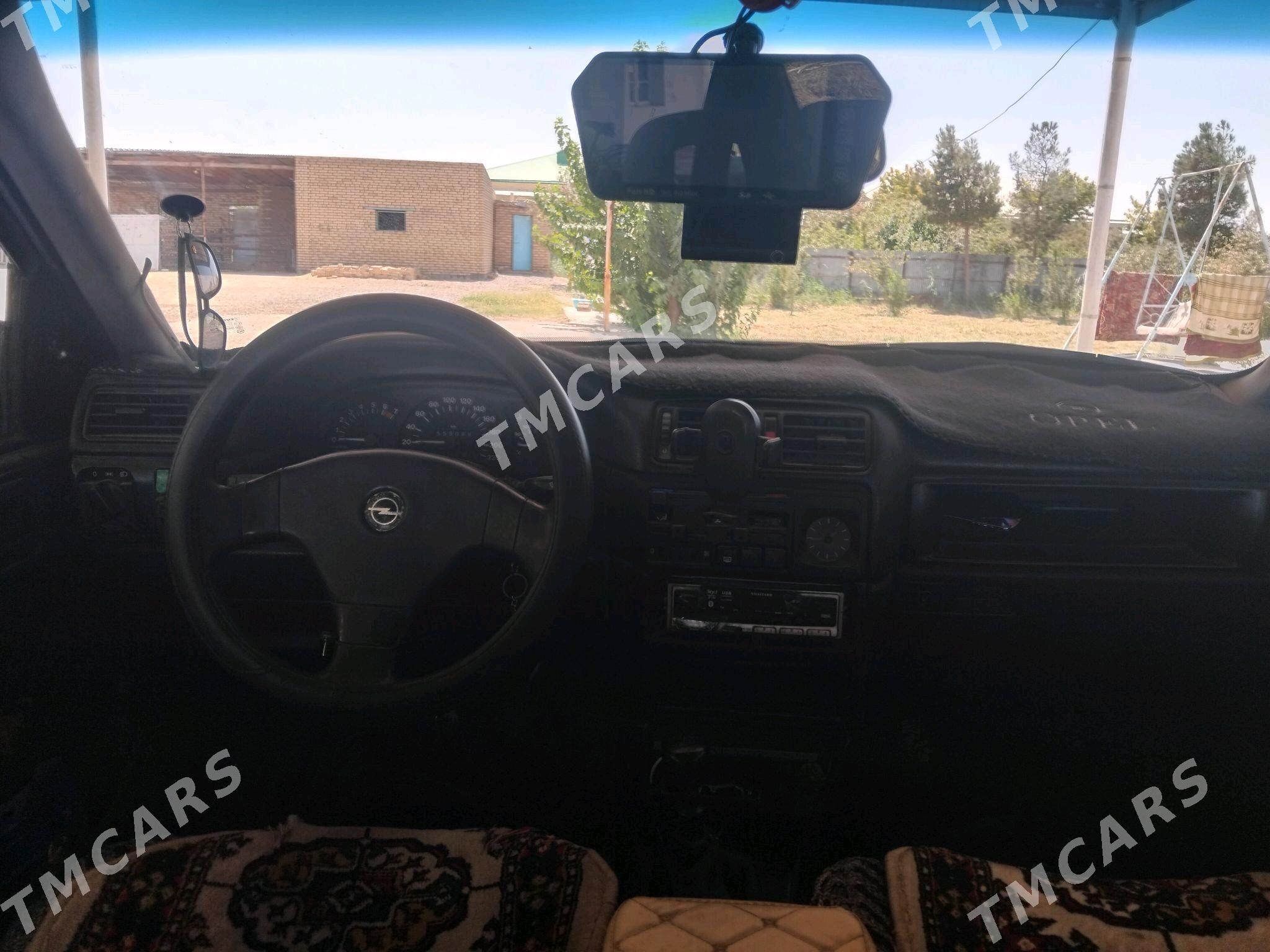 Opel Vectra 1990 - 28 000 TMT - Murgap - img 5