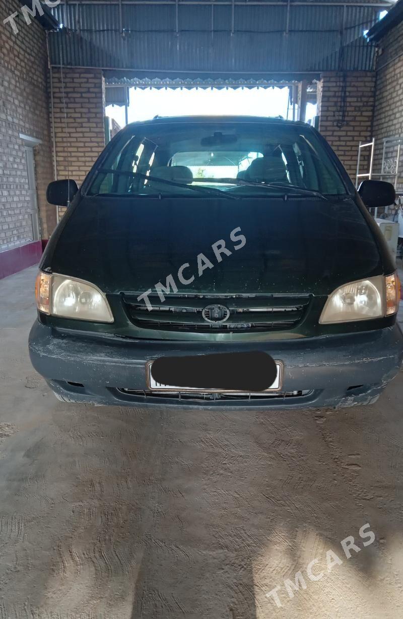 Toyota Sienna 2002 - 170 000 TMT - Мары - img 1