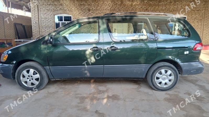 Toyota Sienna 2002 - 170 000 TMT - Мары - img 3