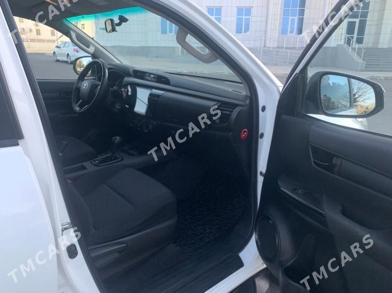 Toyota Hilux 2017 - 460 000 TMT - Туркменбаши - img 4