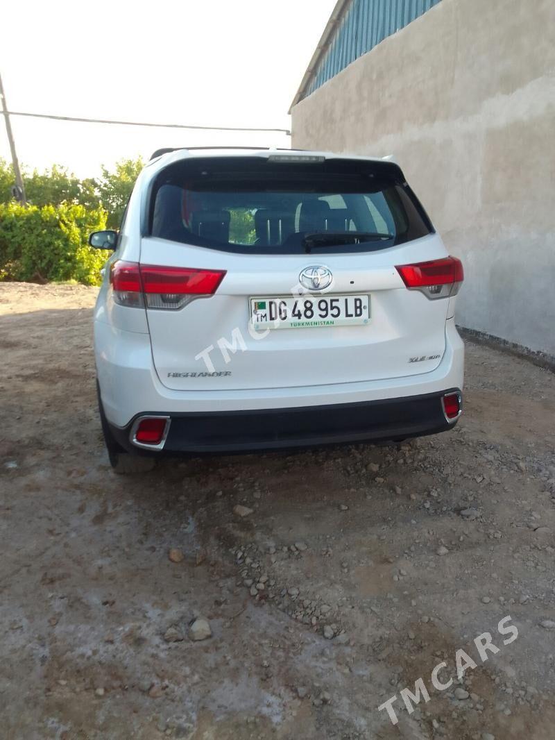 Toyota Highlander 2018 - 420 000 TMT - Дянев - img 4