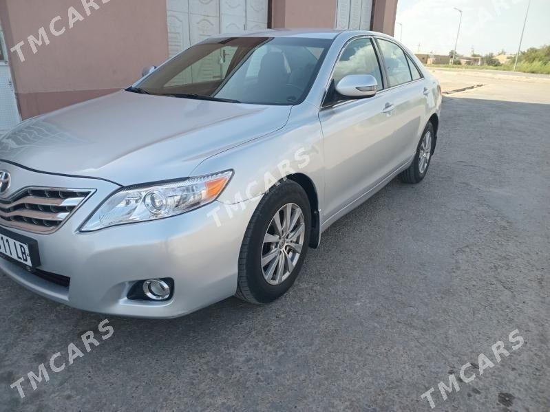 Toyota Camry 2010 - 140 000 TMT - Фарап - img 3
