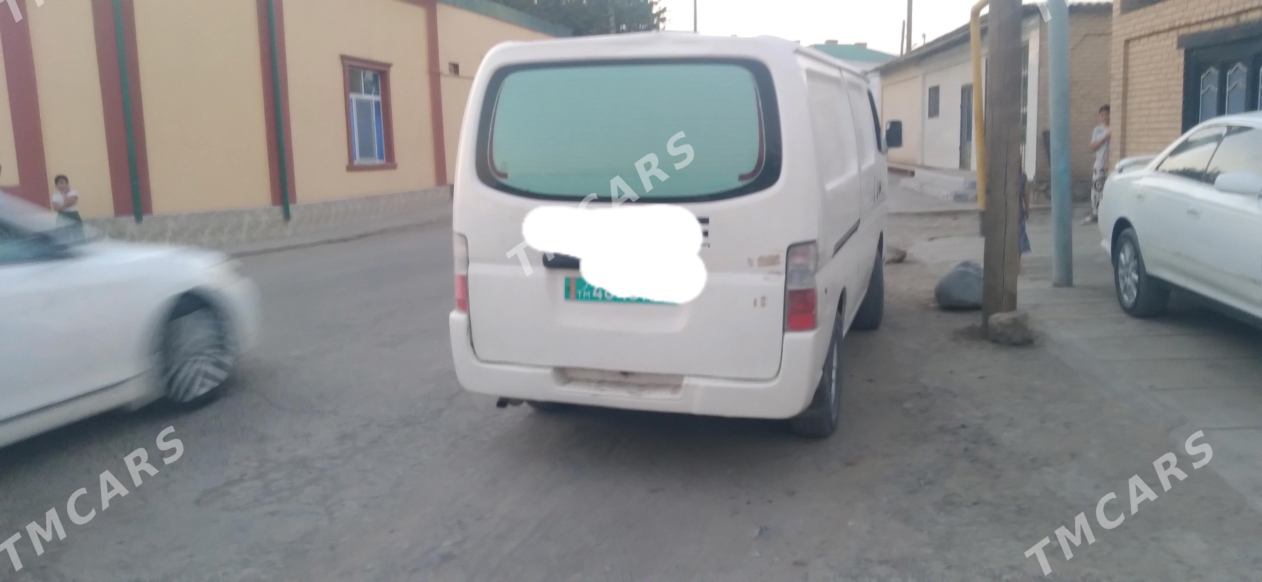 Toyota Hiace 2004 - 120 000 TMT - Керки - img 3