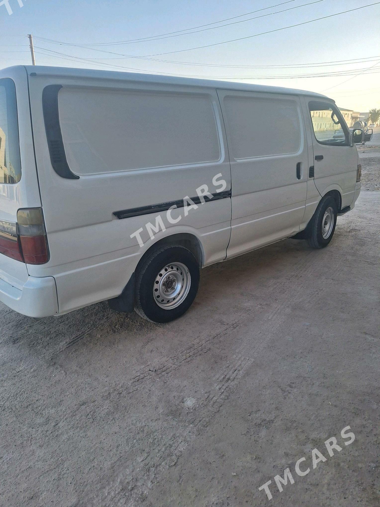 Toyota Hiace 2002 - 95 000 TMT - Теджен - img 4