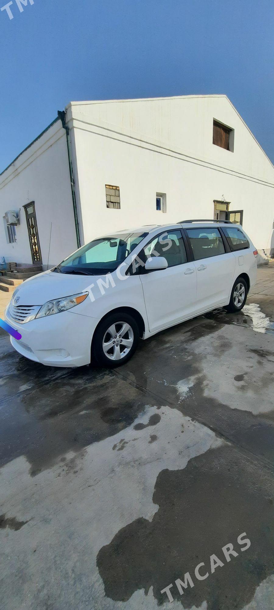 Toyota Sienna 2010 - 280 000 TMT - Daşoguz - img 3
