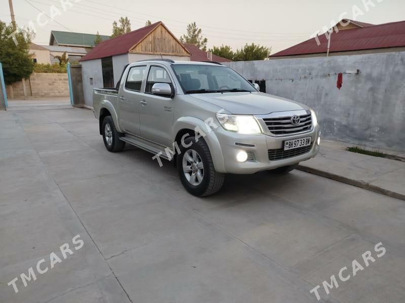 Toyota Hilux 2014 - 400 000 TMT - Балканабат - img 3