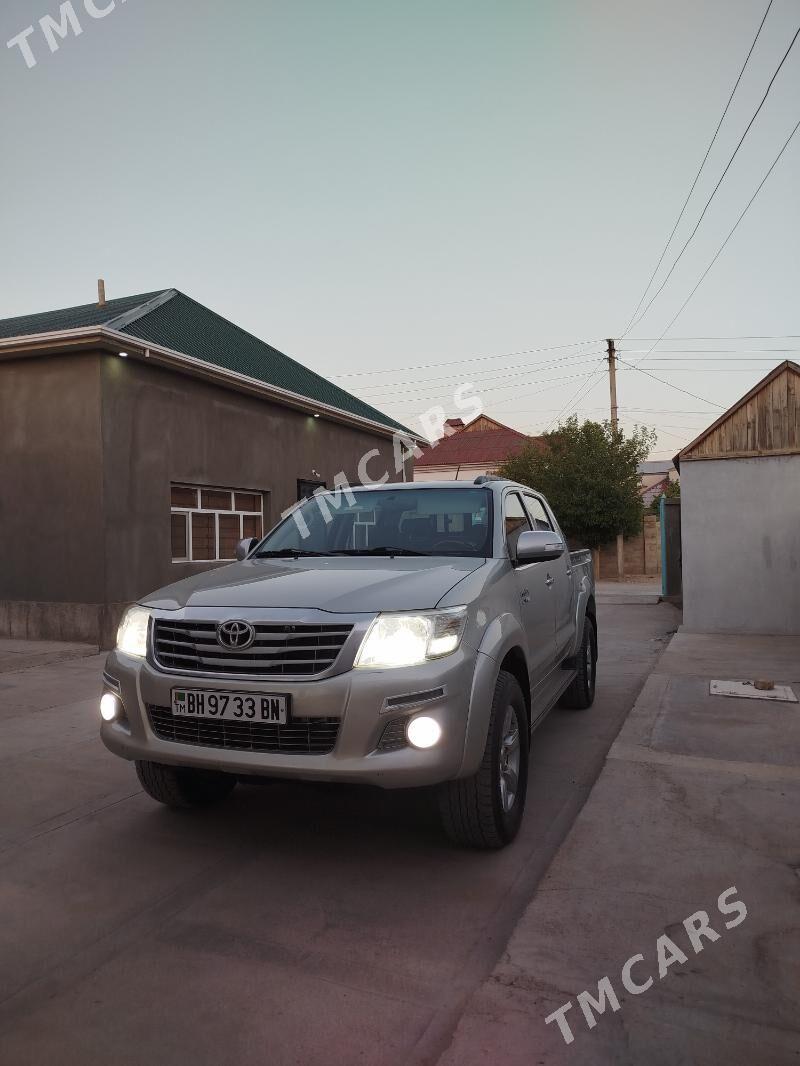 Toyota Hilux 2014 - 400 000 TMT - Балканабат - img 2