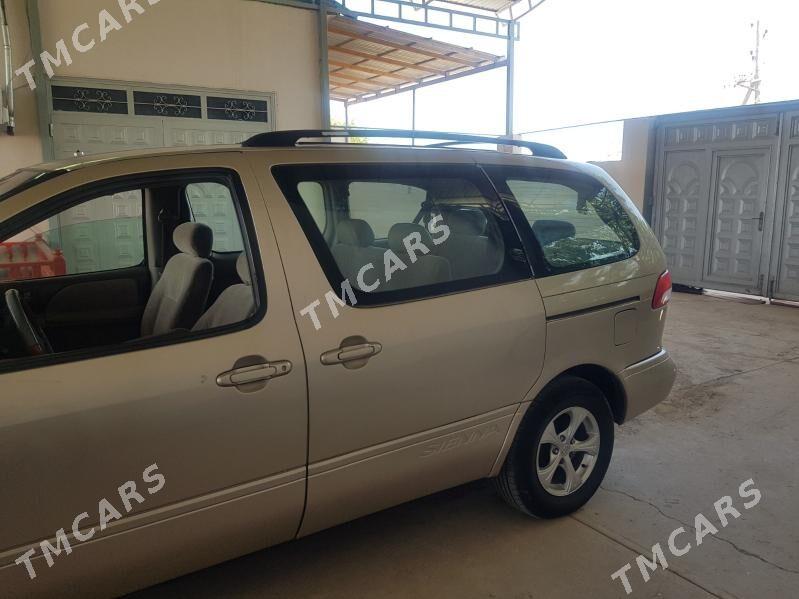Toyota Sienna 2002 - 160 000 TMT - Акдепе - img 5