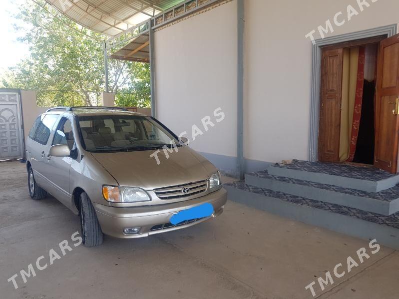 Toyota Sienna 2002 - 160 000 TMT - Акдепе - img 7