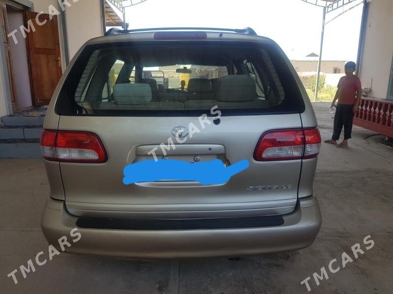 Toyota Sienna 2002 - 160 000 TMT - Акдепе - img 4