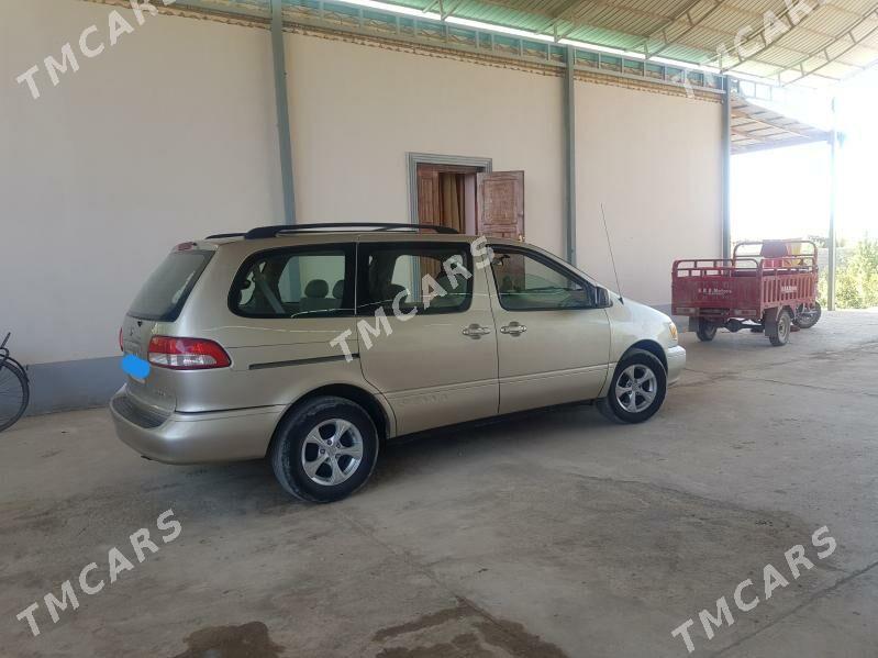 Toyota Sienna 2002 - 160 000 TMT - Акдепе - img 6