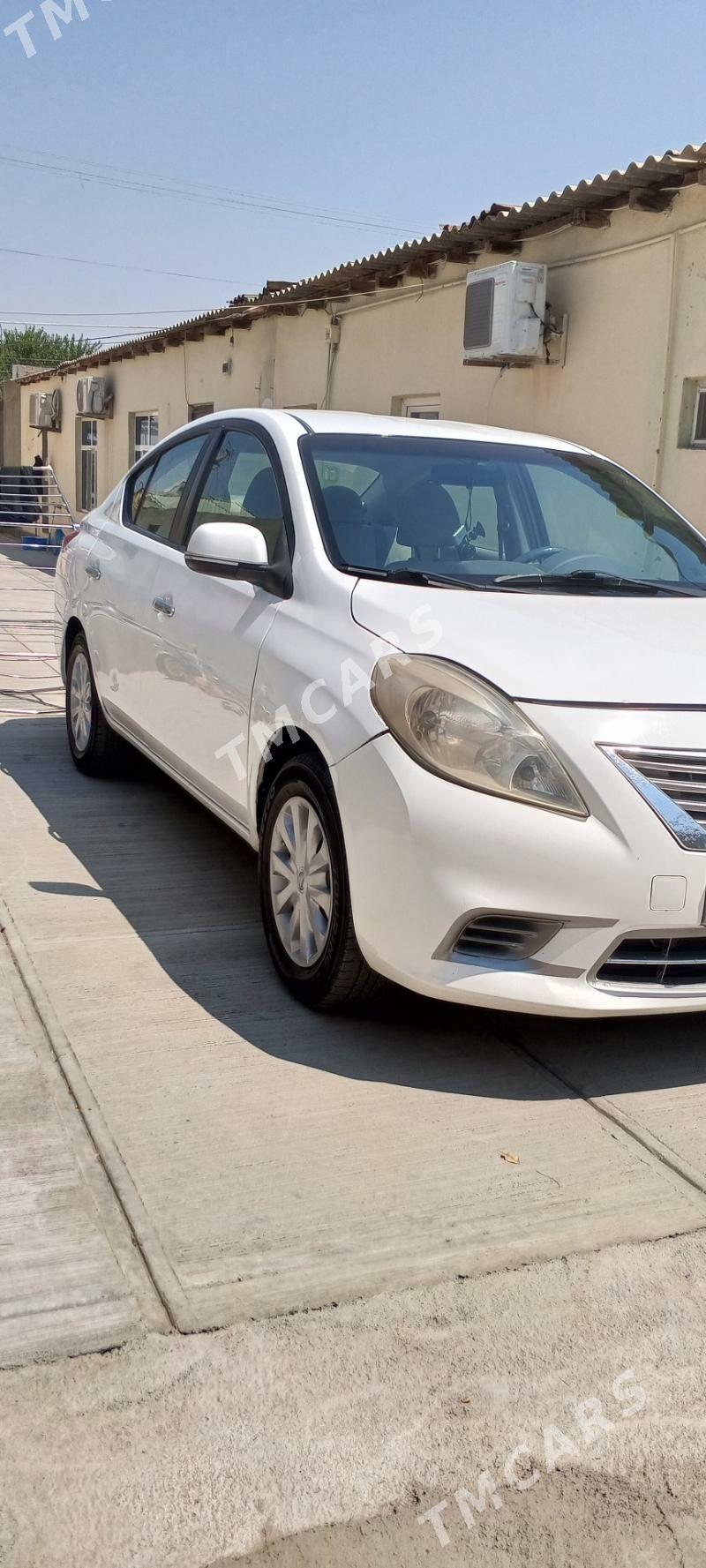 Nissan Versa 2012 - 100 000 TMT - Ak bugdaý etraby - img 2