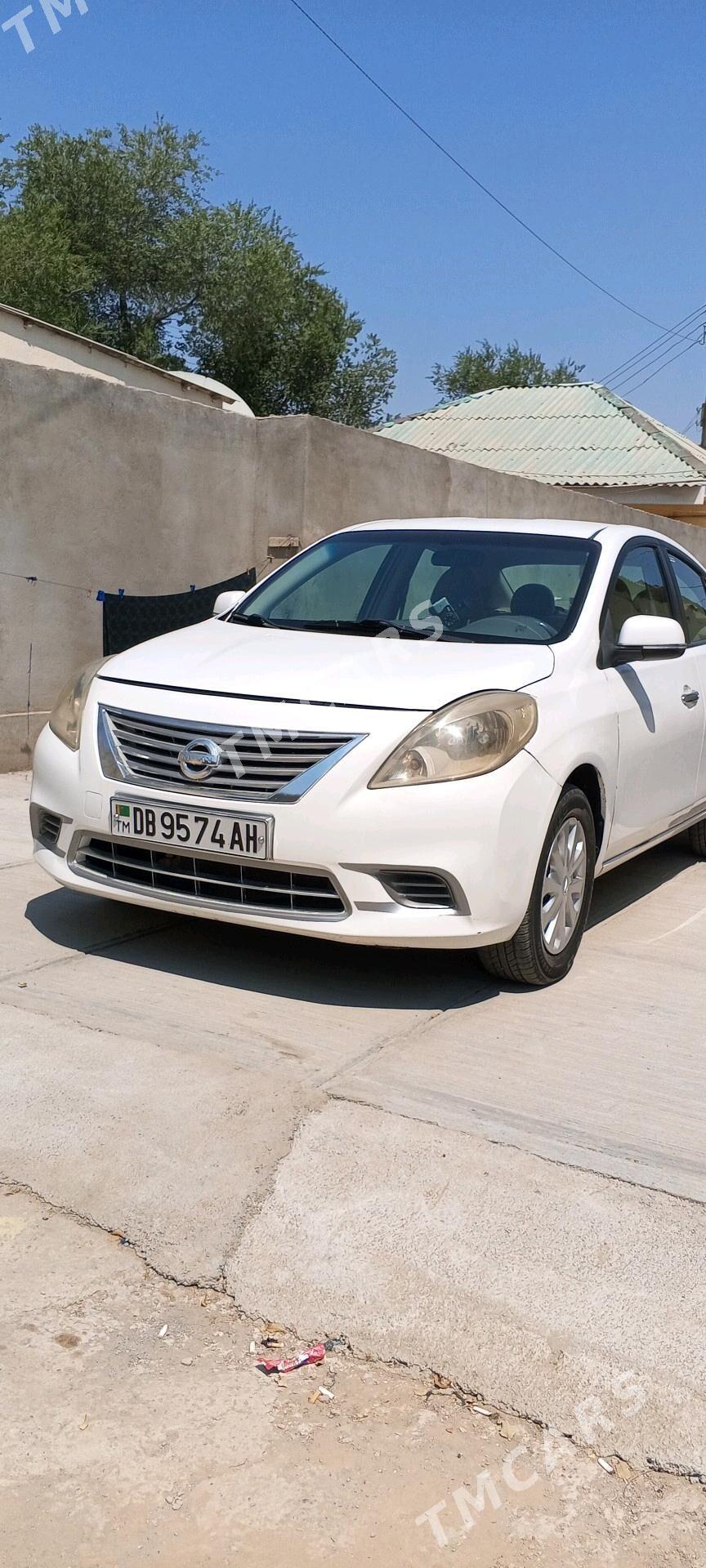 Nissan Versa 2012 - 100 000 TMT - Ak bugdaý etraby - img 4