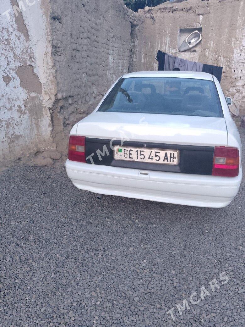 Opel Vectra 1991 - 35 000 TMT - Бахарден - img 3