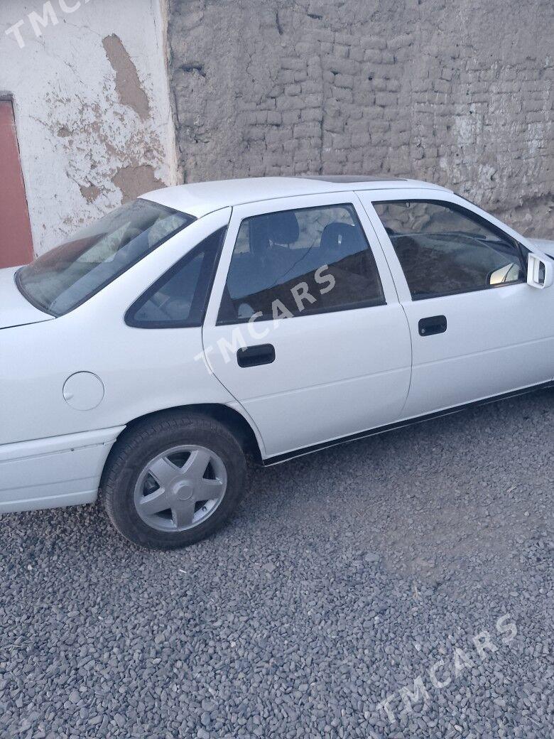 Opel Vectra 1991 - 35 000 TMT - Бахарден - img 2
