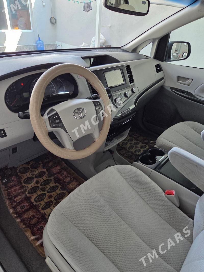 Toyota Sienna 2011 - 350 000 TMT - Ашхабад - img 8