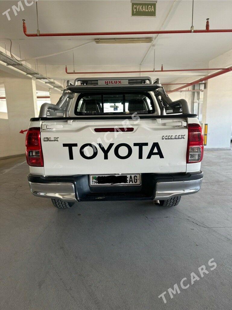 Toyota Hilux 2017 - 480 000 TMT - Aşgabat - img 4
