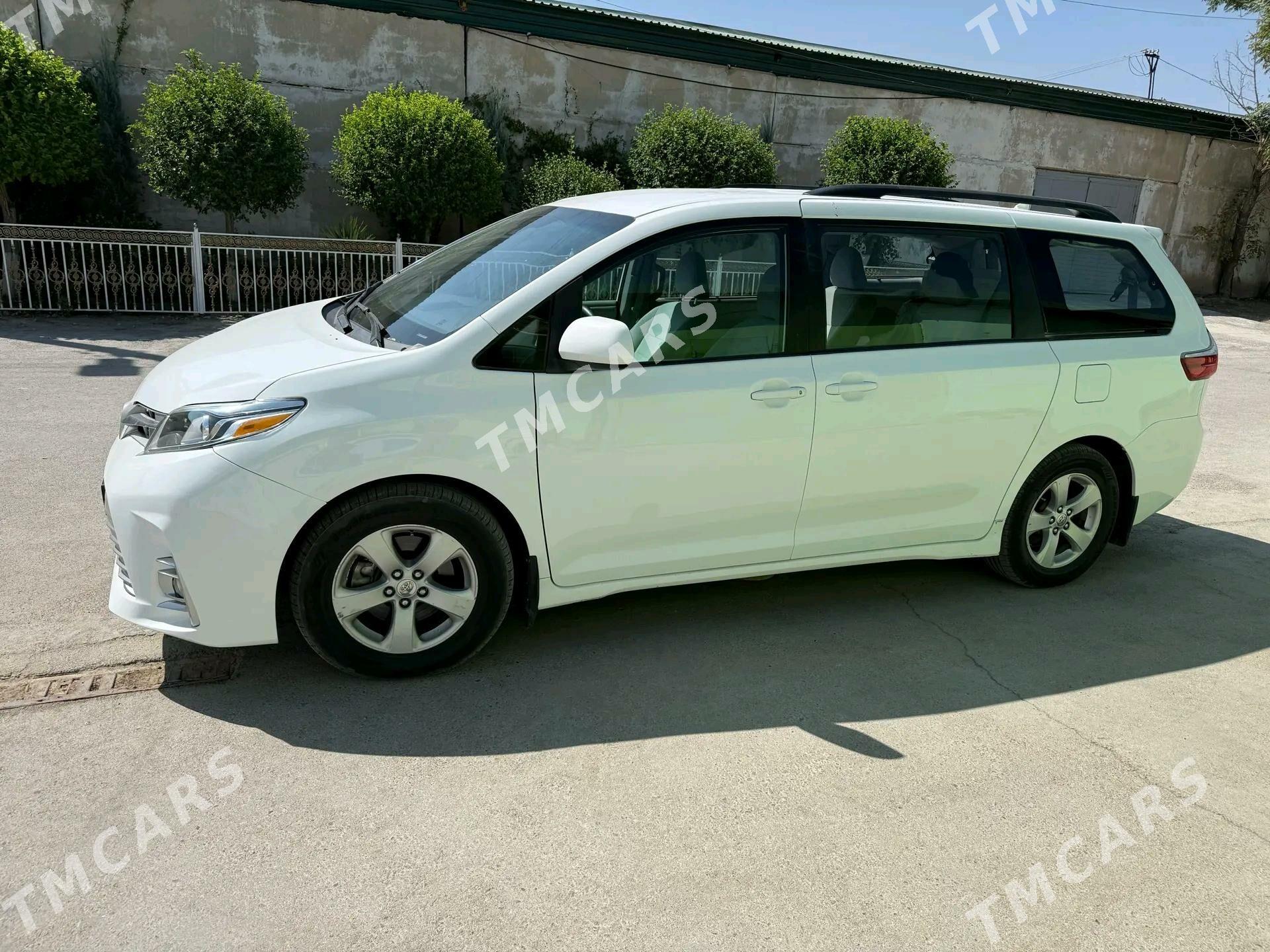 Toyota Sienna 2021 - 455 000 TMT - 11 mkr - img 2