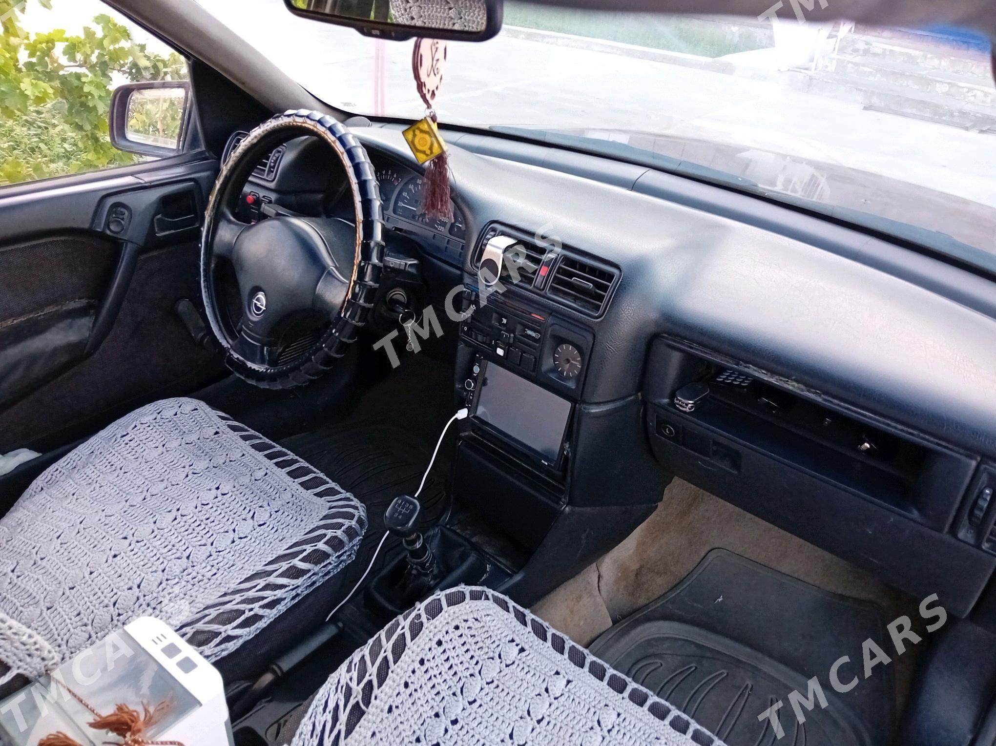 Opel Vectra 1990 - 35 000 TMT - Дянев - img 6