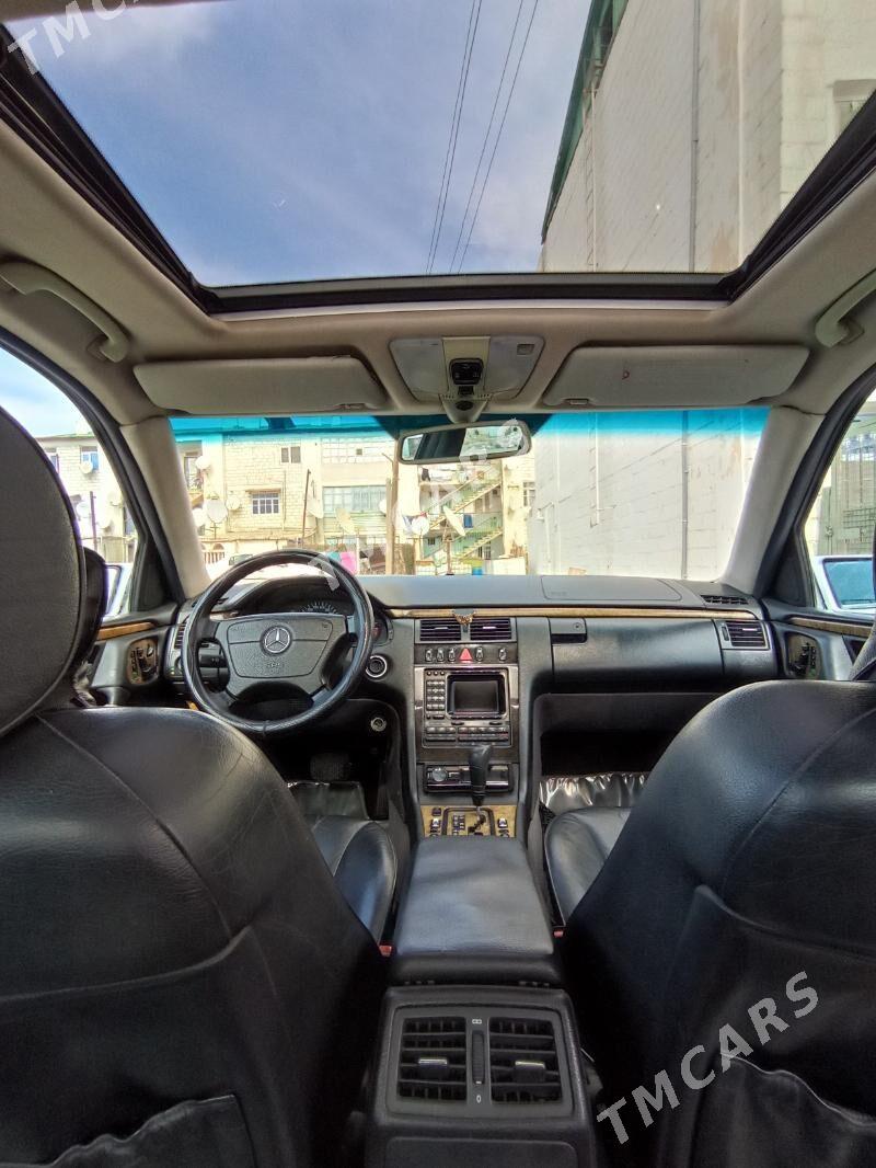Mercedes-Benz E320 1999 - 125 000 TMT - Туркменбаши - img 3