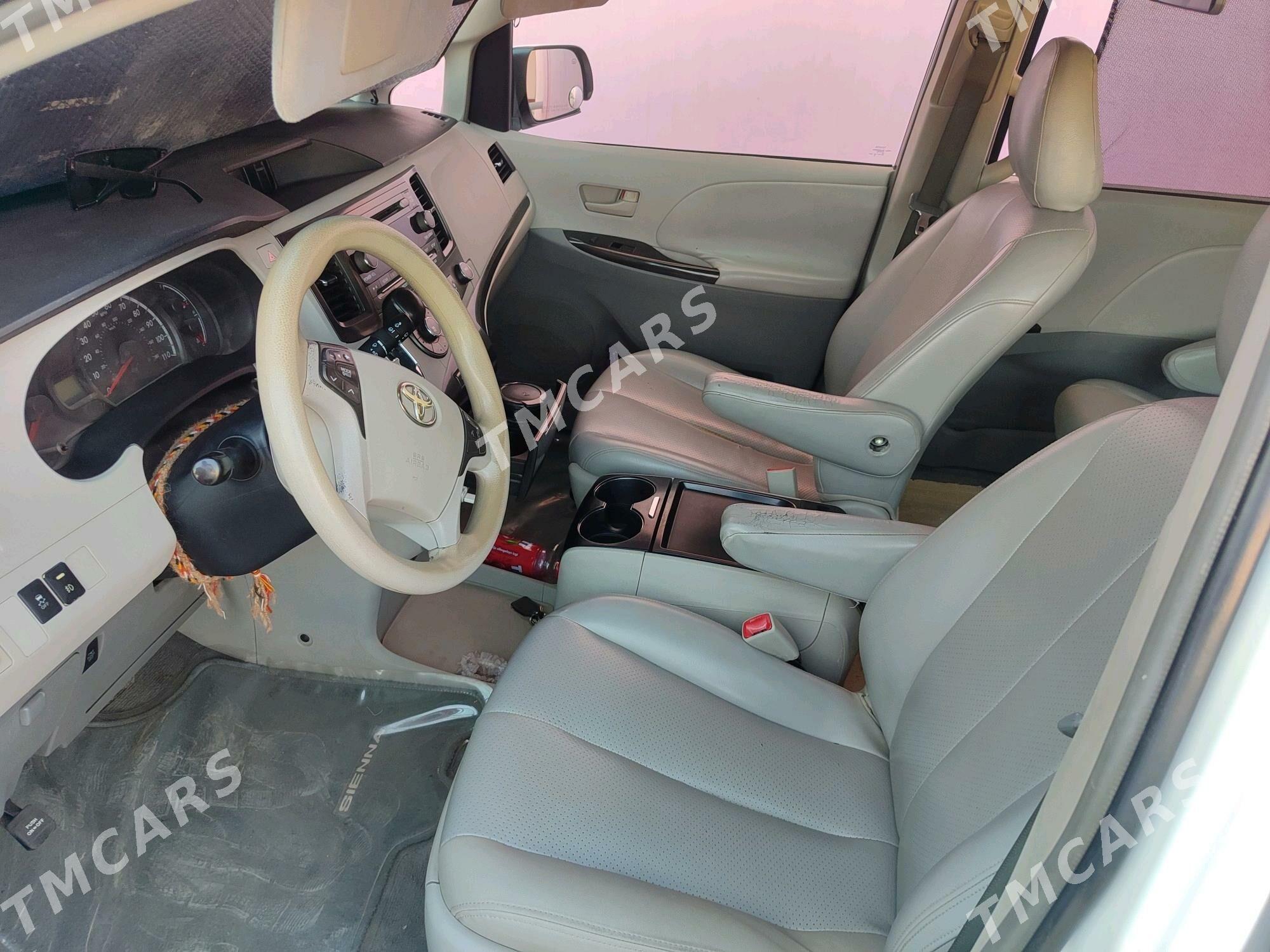 Toyota Sienna 2011 - 270 000 TMT - Köneürgenç - img 2