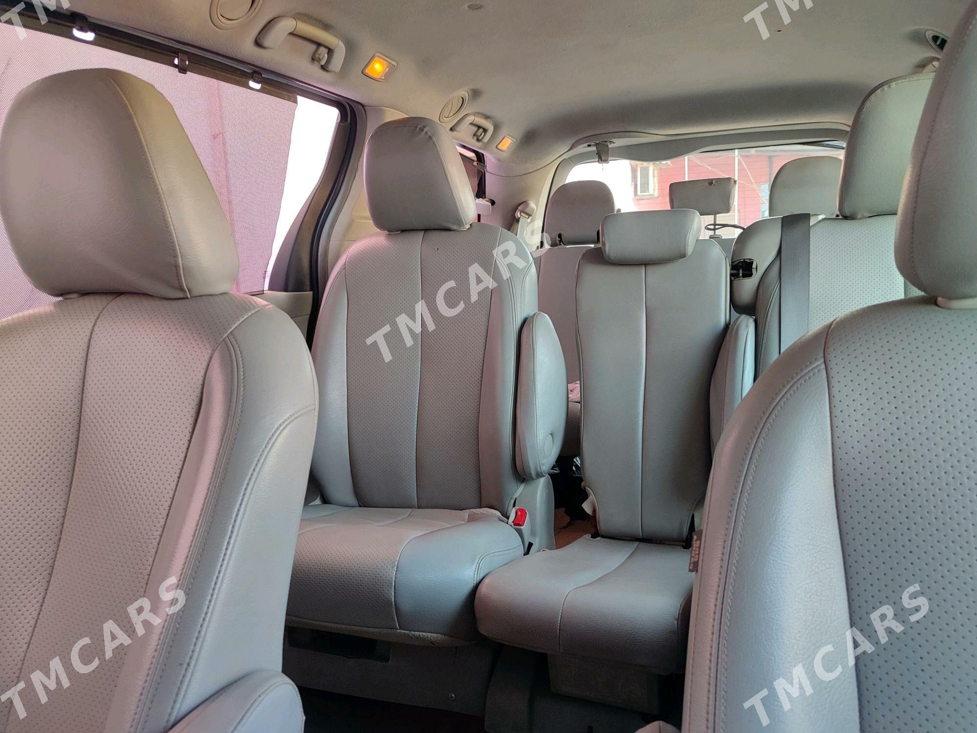 Toyota Sienna 2011 - 270 000 TMT - Köneürgenç - img 4