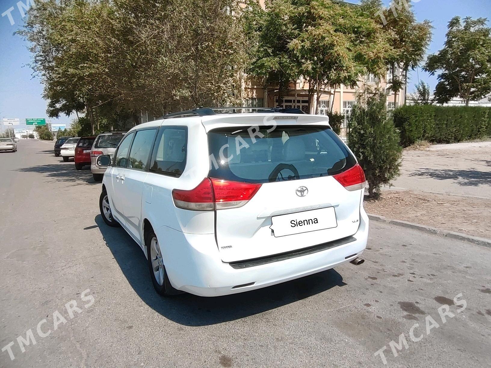 Toyota Sienna 2011 - 270 000 TMT - Köneürgenç - img 6