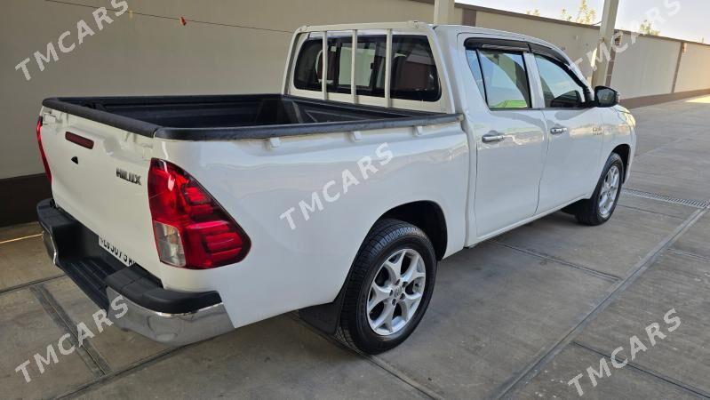 Toyota Hilux 2020 - 370 000 TMT - Aşgabat - img 3