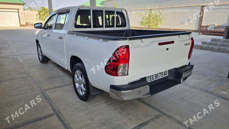 Toyota Hilux 2020 - 370 000 TMT - Aşgabat - img 7