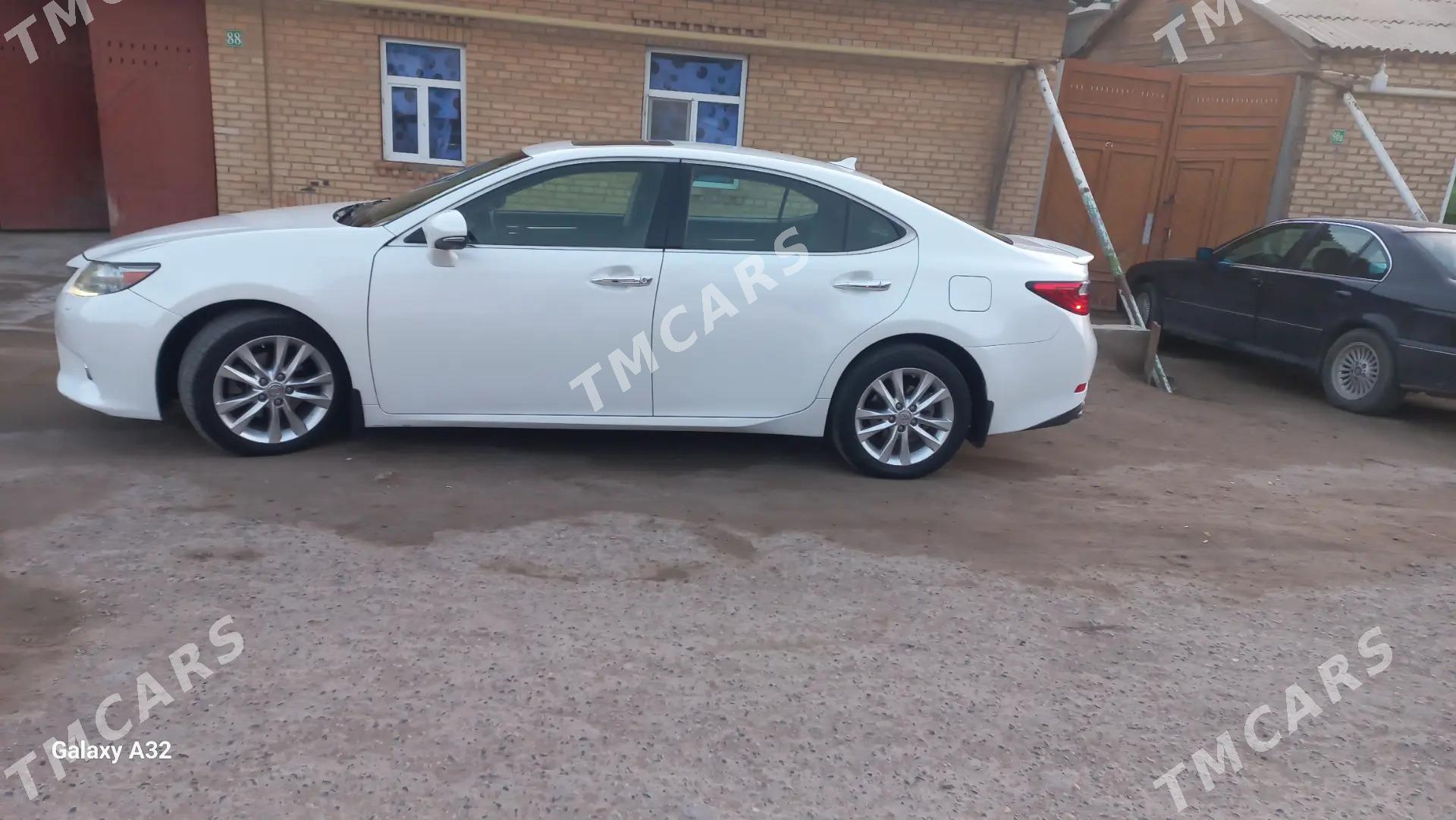 Lexus ES 2013 - 320 000 TMT - Dänew - img 2