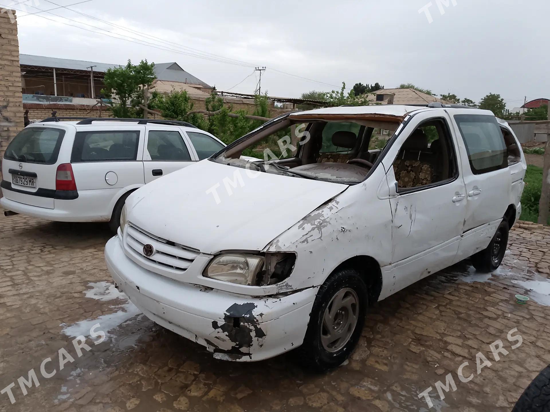 Toyota Sienna 2002 - 70 000 TMT - Мары - img 2