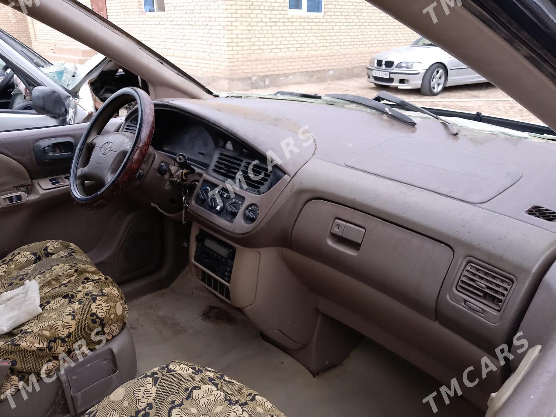 Toyota Sienna 2002 - 70 000 TMT - Мары - img 4