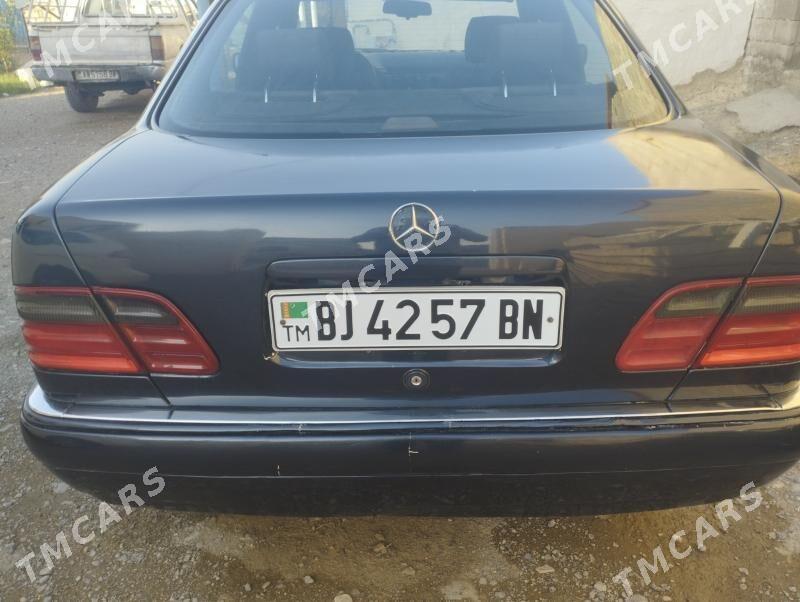 Mercedes-Benz E320 1996 - 68 000 TMT - Гызыларбат - img 3