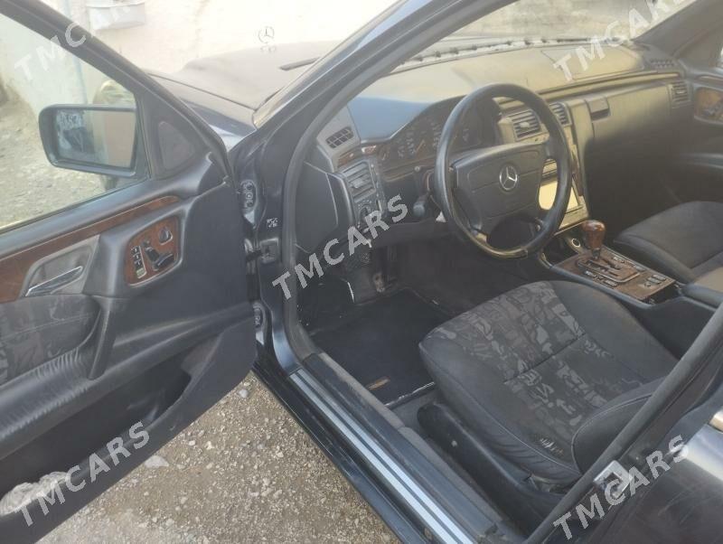 Mercedes-Benz E320 1996 - 68 000 TMT - Гызыларбат - img 6