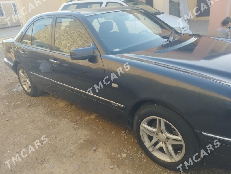 Mercedes-Benz E320 1996 - 68 000 TMT - Гызыларбат - img 4