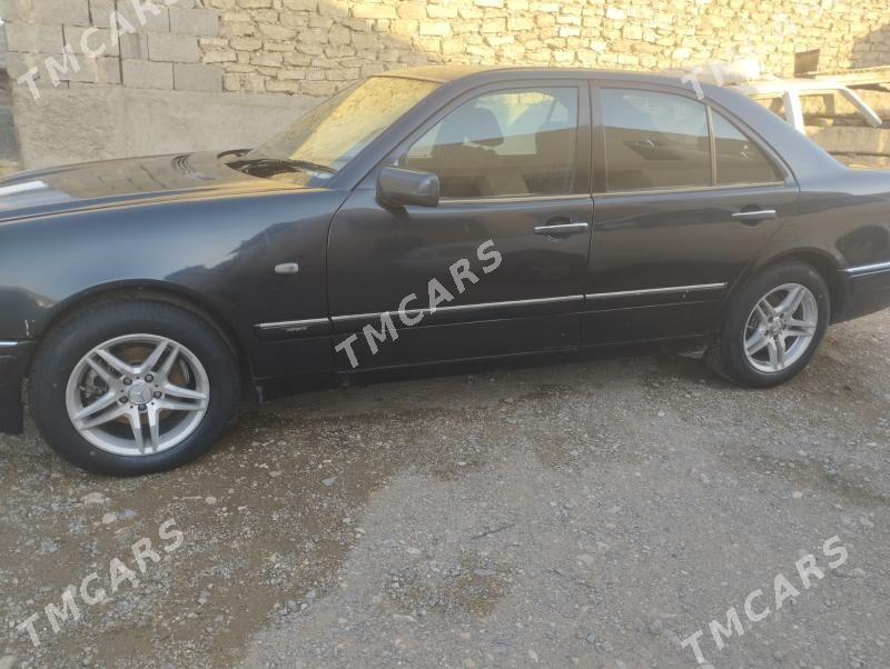 Mercedes-Benz E320 1996 - 68 000 TMT - Гызыларбат - img 7