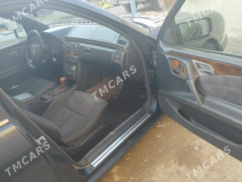 Mercedes-Benz E320 1996 - 68 000 TMT - Гызыларбат - img 5