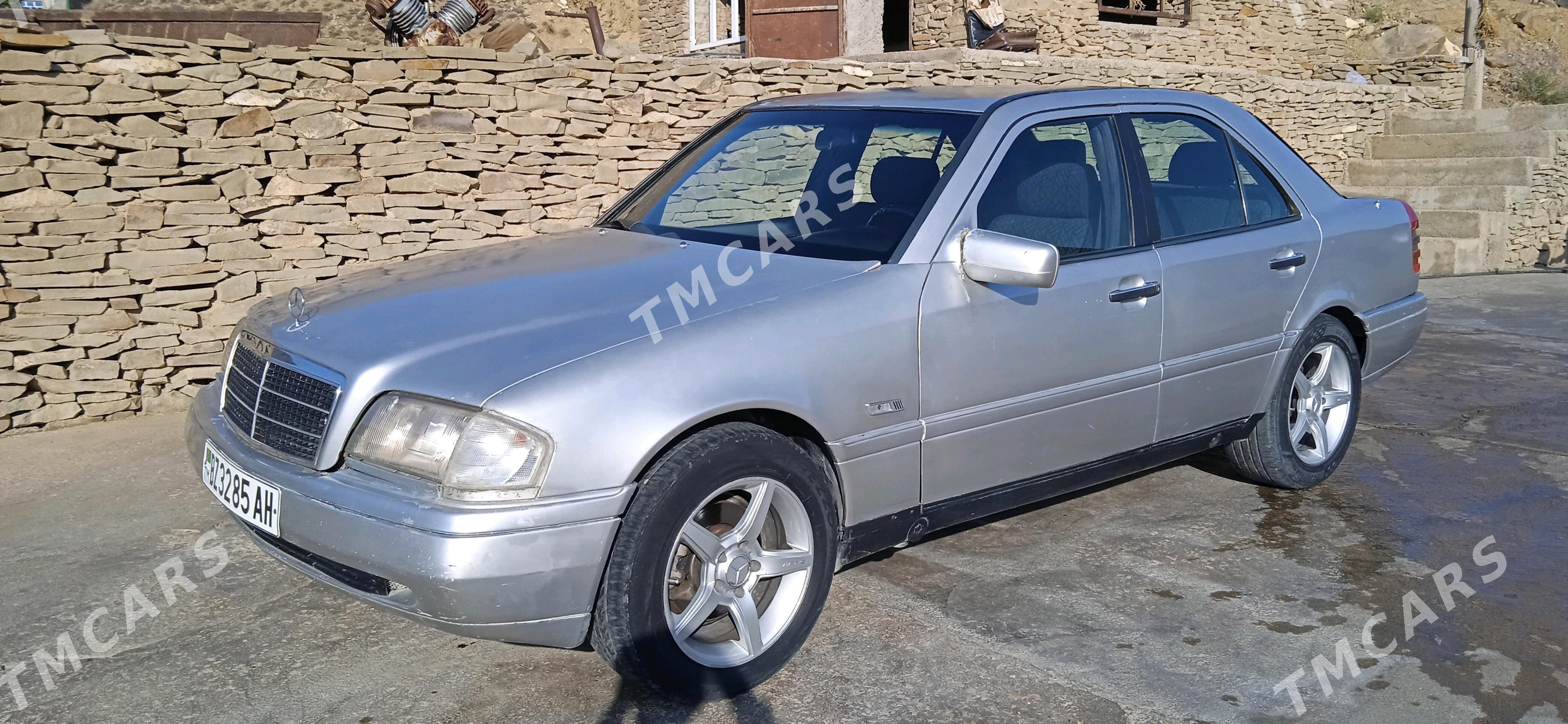 Mercedes-Benz C280 1997 - 32 000 TMT - Бахарден - img 2