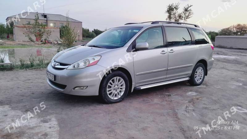 Toyota Sienna 2008 - 240 000 TMT - етр. Туркменбаши - img 6