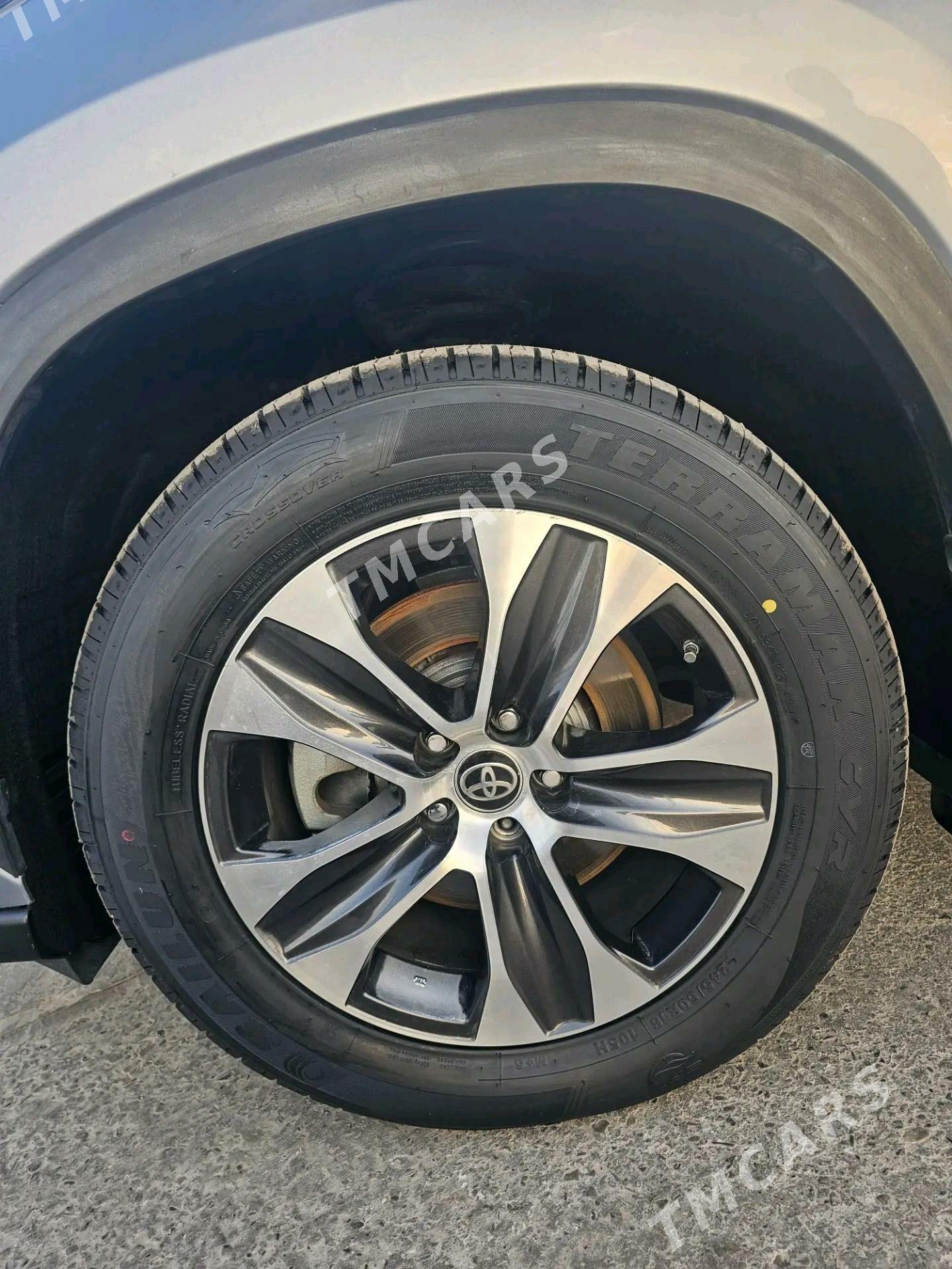 Toyota Highlander 2021 - 520 000 TMT - Дянев - img 8