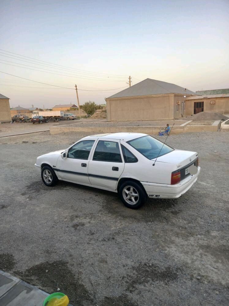 Opel Vectra 1989 - 21 000 TMT - Bäherden - img 5
