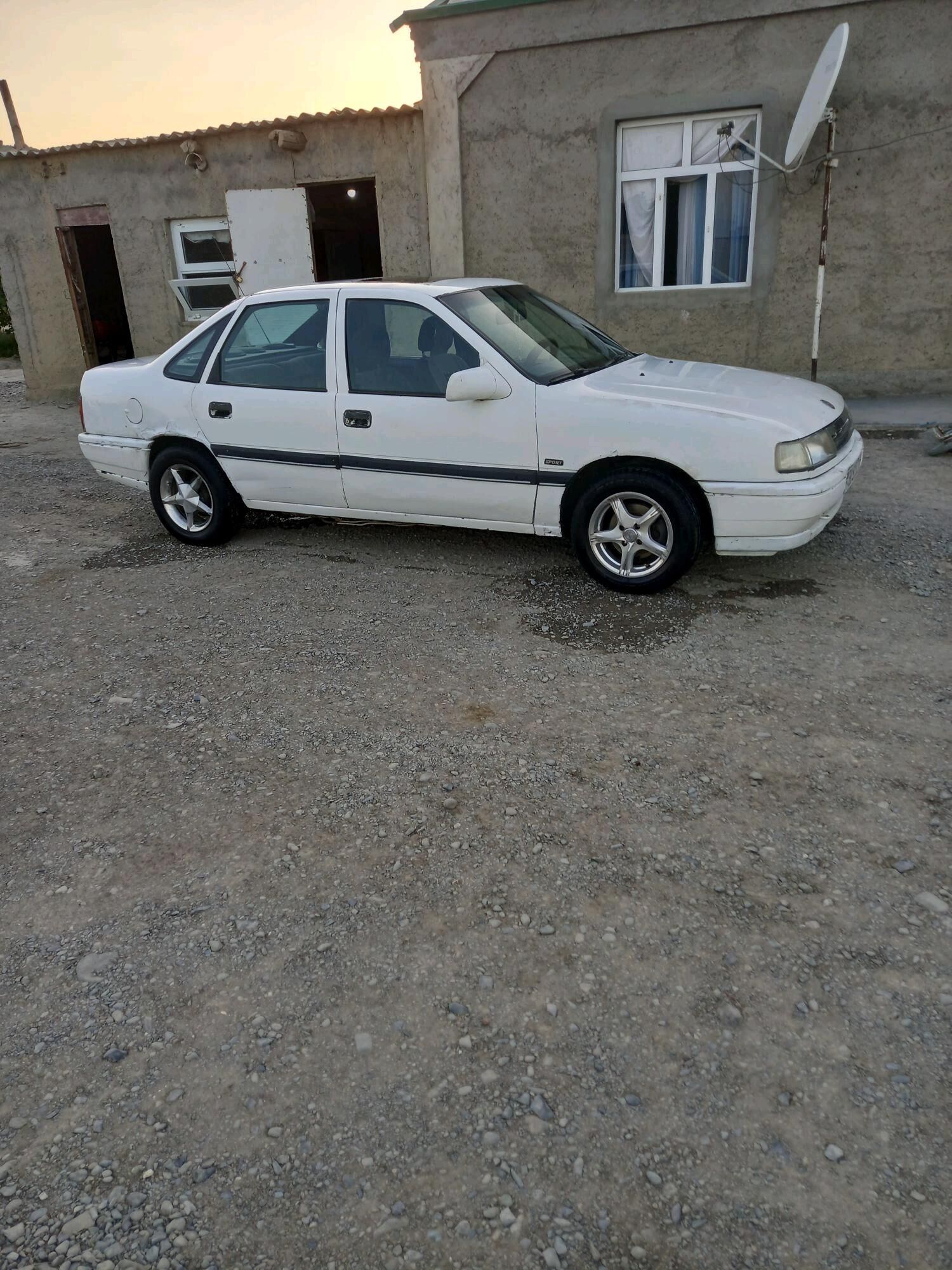 Opel Vectra 1989 - 21 000 TMT - Bäherden - img 7