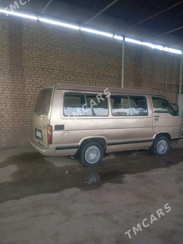 Toyota Hiace 1990 - 19 000 TMT - Мары - img 3