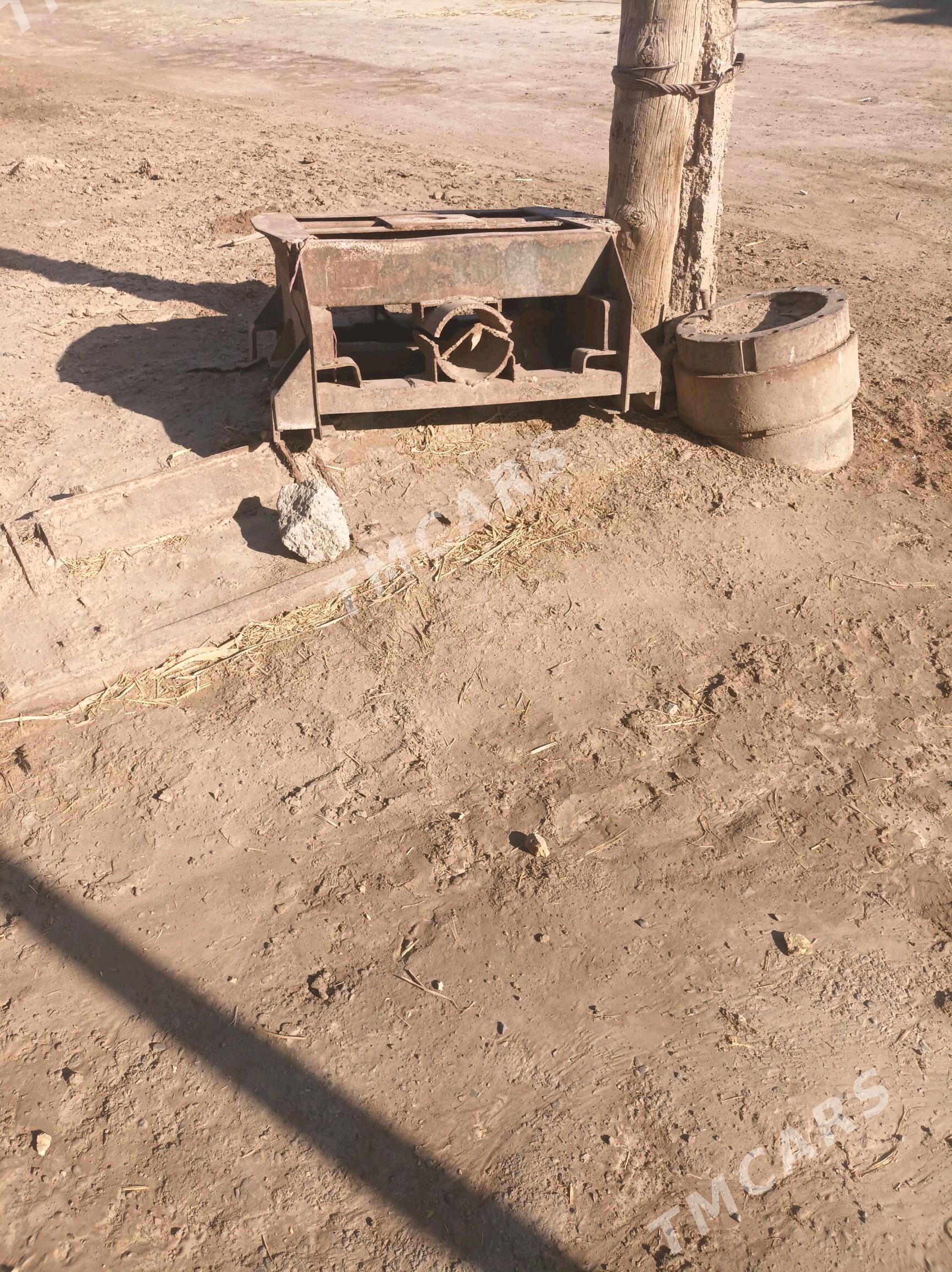 JCB 3CX Pothole Master 1990 - 34 000 TMT - Шабатский этрап - img 7